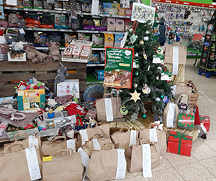 Weihnachtsbaum-Aktion im Fressnapf Weihnachtsbaum-Aktion im Fressnapf